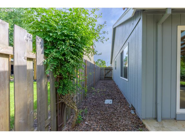 205 E MYRTLEWOOD Ct, Newberg, OR 97132