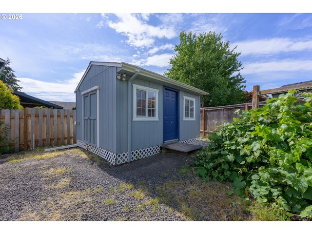 205 E MYRTLEWOOD Ct, Newberg, OR 97132