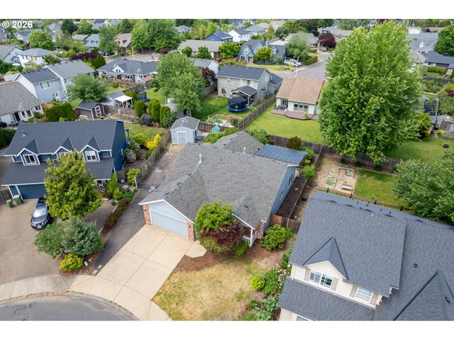 205 E MYRTLEWOOD Ct, Newberg, OR 97132