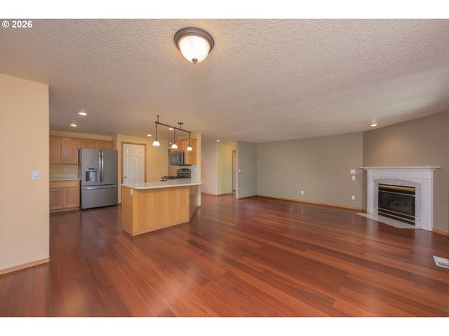 205 E MYRTLEWOOD Ct, Newberg, OR 97132