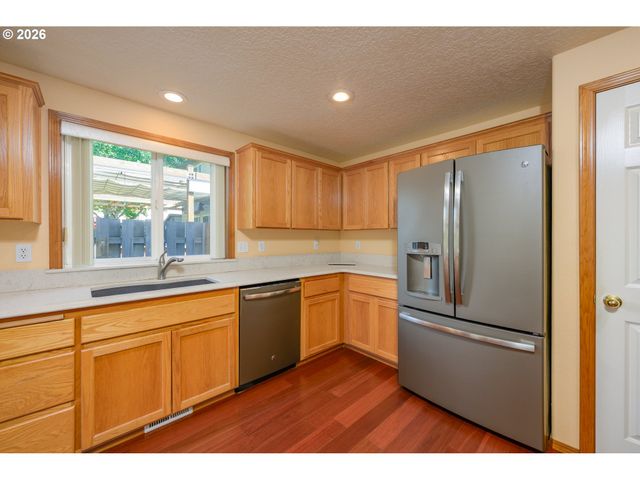 205 E MYRTLEWOOD Ct, Newberg, OR 97132