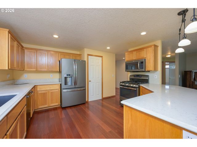 205 E MYRTLEWOOD Ct, Newberg, OR 97132