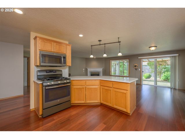 205 E MYRTLEWOOD Ct, Newberg, OR 97132
