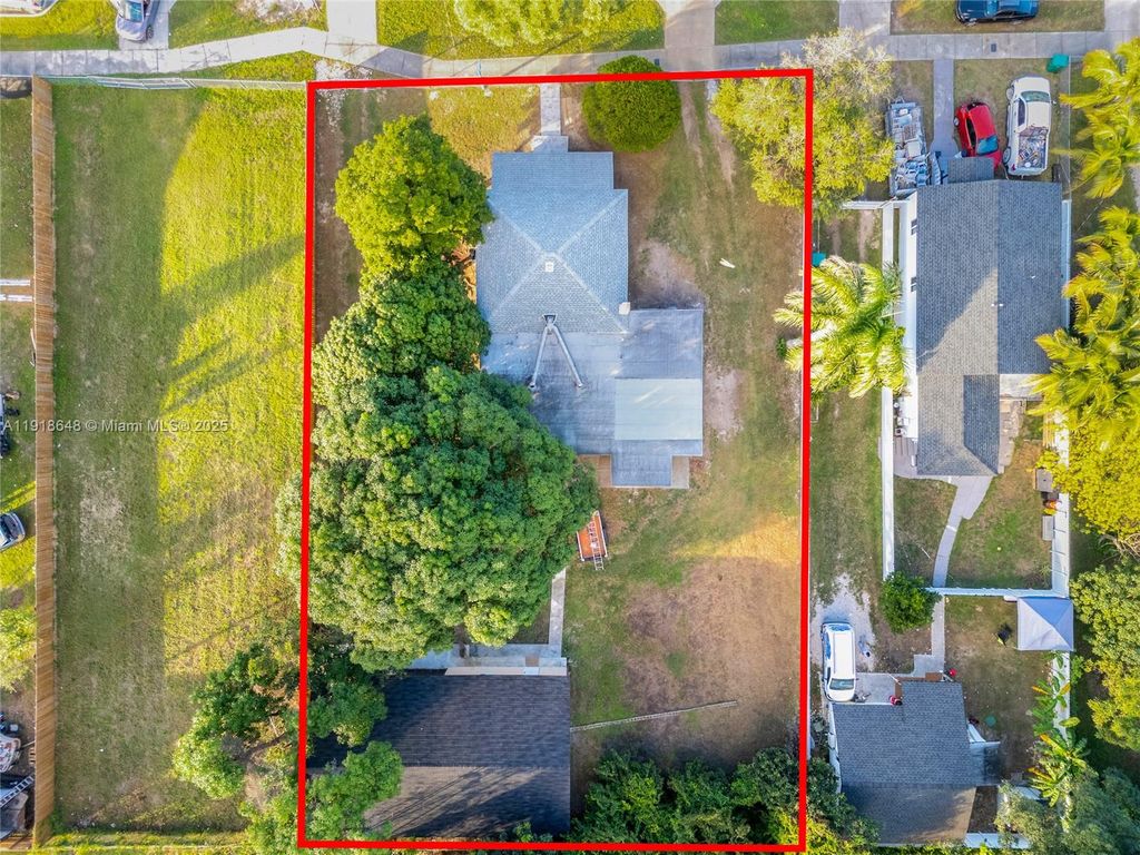 559 NW 2nd St, Florida City, FL 33034