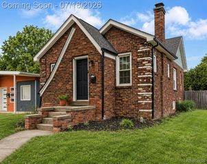 200 Pinecrest Drive, Ferndale, MI 48220
