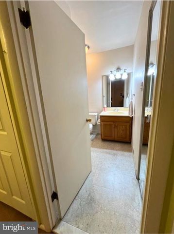 2012 HARBOUR DR, Palmyra, NJ 08065