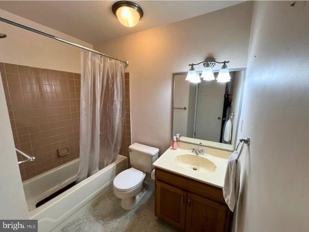 2012 HARBOUR DR, Palmyra, NJ 08065