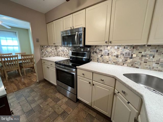 2012 HARBOUR DR, Palmyra, NJ 08065