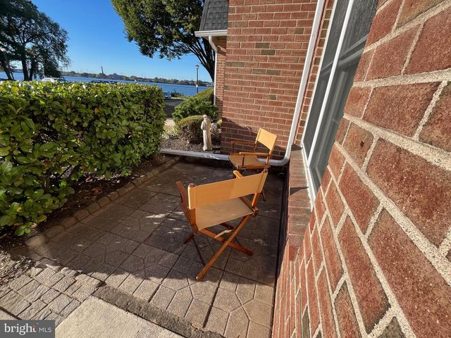 2012 HARBOUR DR, Palmyra, NJ 08065