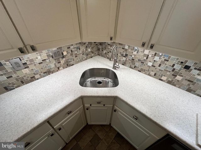 2012 HARBOUR DR, Palmyra, NJ 08065