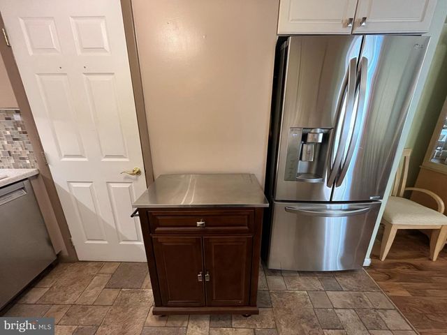 2012 HARBOUR DR, Palmyra, NJ 08065