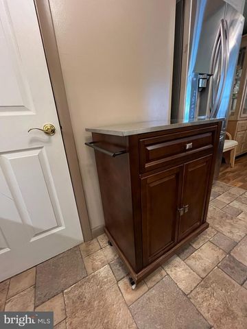 2012 HARBOUR DR, Palmyra, NJ 08065