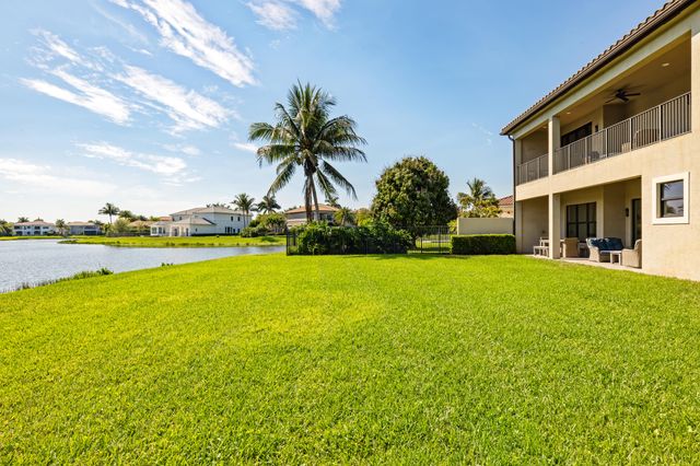 9590 Eden Roc Court, Delray Beach, FL 33446