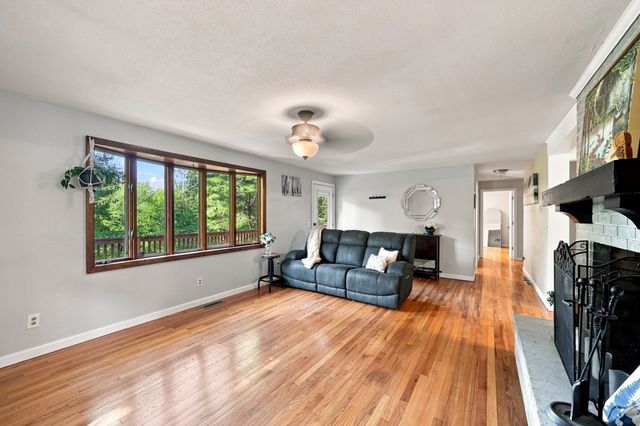 93 Leno Rd, Holland, MA 01521