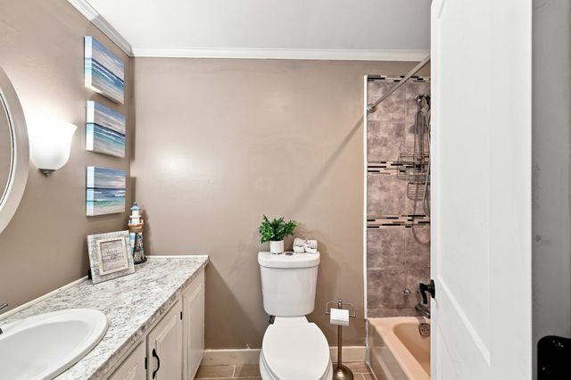 93 Leno Rd, Holland, MA 01521