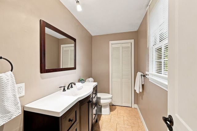 93 Leno Rd, Holland, MA 01521