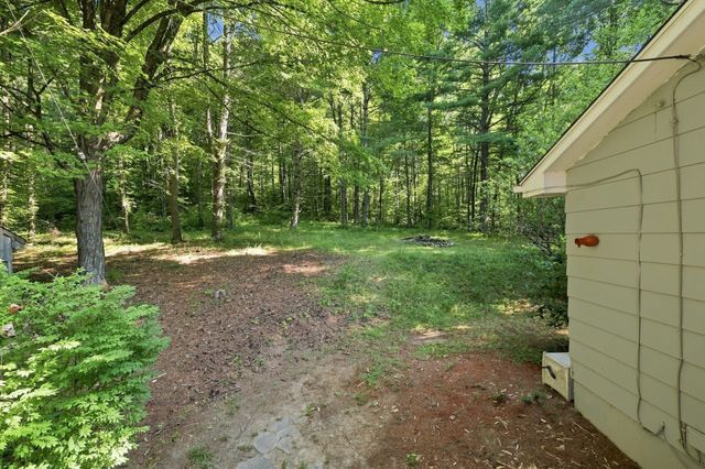 93 Leno Rd, Holland, MA 01521