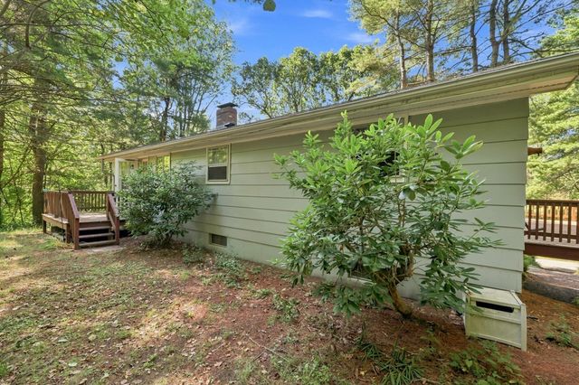 93 Leno Rd, Holland, MA 01521