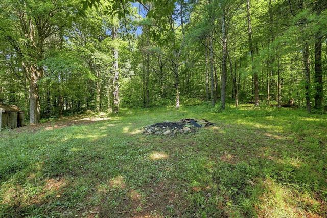 93 Leno Rd, Holland, MA 01521