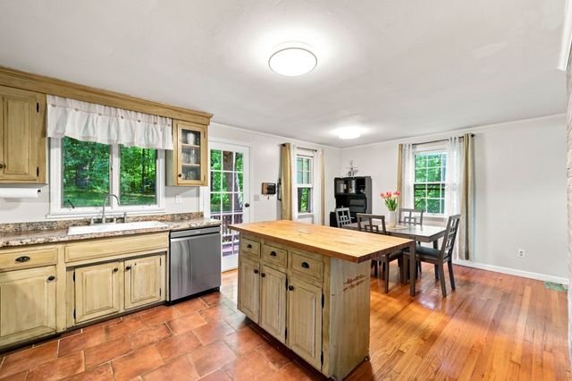 93 Leno Rd, Holland, MA 01521