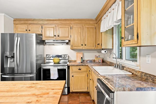 93 Leno Rd, Holland, MA 01521