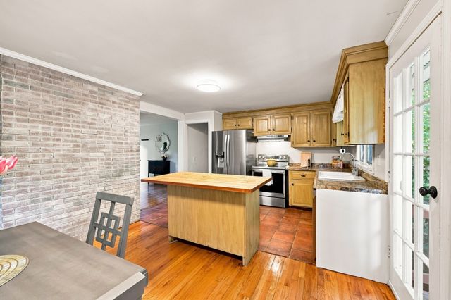 93 Leno Rd, Holland, MA 01521