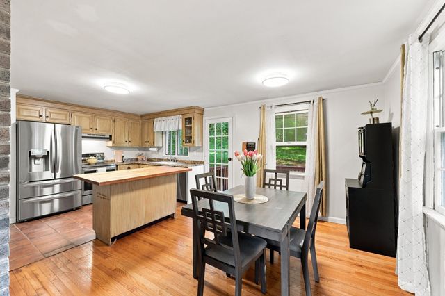 93 Leno Rd, Holland, MA 01521