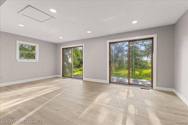 1865 N Blacks Corners Road, Imlay City, MI 48444