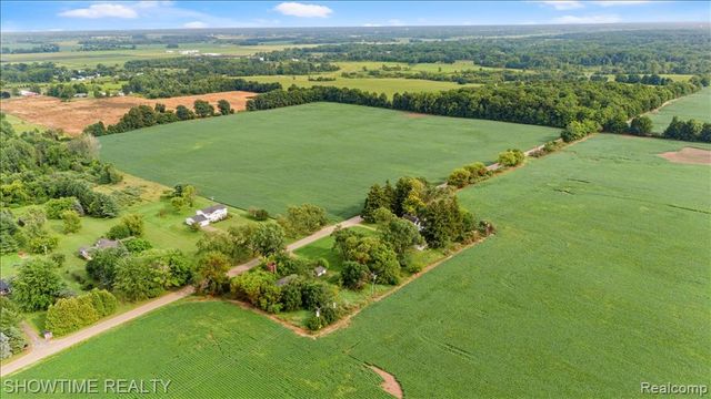 1865 N Blacks Corners Road, Imlay City, MI 48444