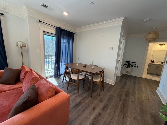 17 Hennery Way G, Medfield, MA 02052