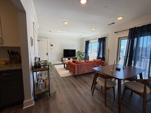 17 Hennery Way G, Medfield, MA 02052