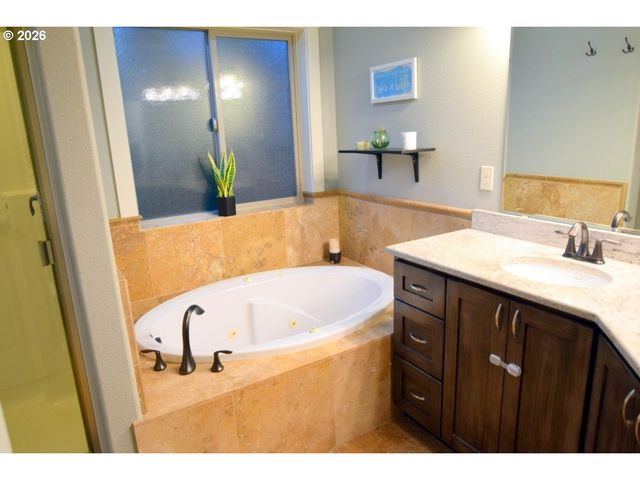 2335 MAPLEWOOD Dr N, Salem, OR 97306