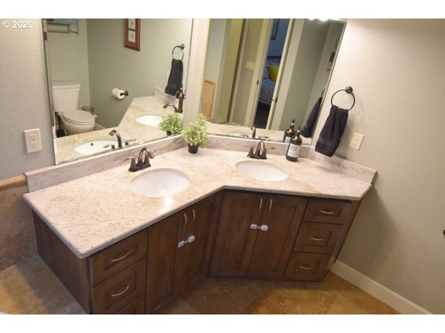 2335 MAPLEWOOD Dr N, Salem, OR 97306