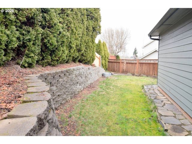 2335 MAPLEWOOD Dr N, Salem, OR 97306