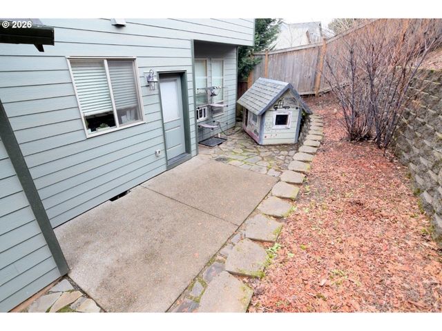 2335 MAPLEWOOD Dr N, Salem, OR 97306