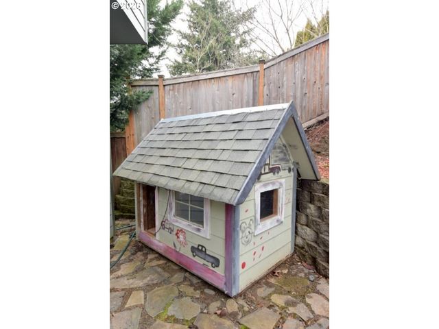 2335 MAPLEWOOD Dr N, Salem, OR 97306