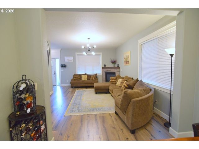 2335 MAPLEWOOD Dr N, Salem, OR 97306