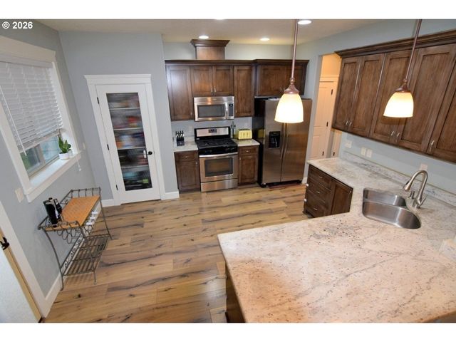 2335 MAPLEWOOD Dr N, Salem, OR 97306