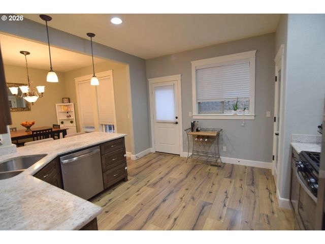 2335 MAPLEWOOD Dr N, Salem, OR 97306