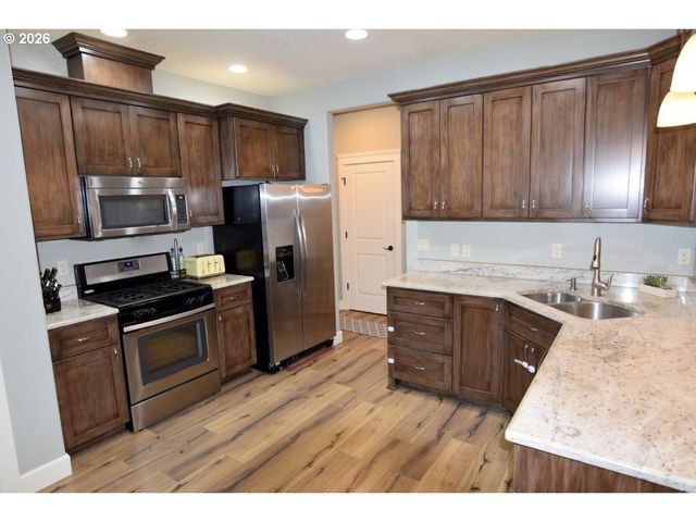 2335 MAPLEWOOD Dr N, Salem, OR 97306