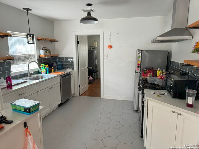 323 ARLINGTON CT, San Antonio, TX 78210