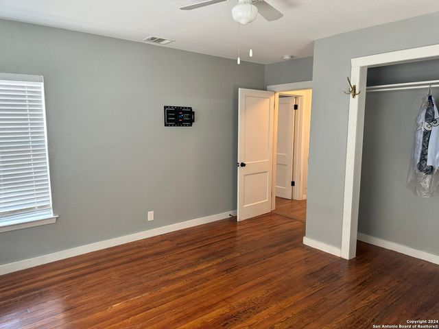 323 ARLINGTON CT, San Antonio, TX 78210