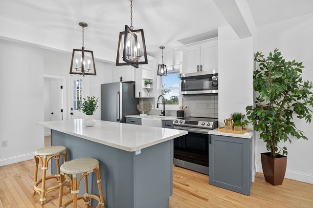 568 Sea St, Quincy, MA 02169