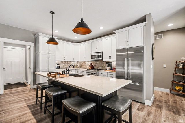 805 N Horizon Drive, Lakeville, IN 46536