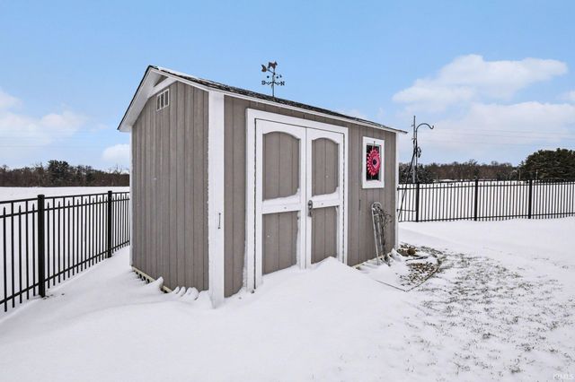 805 N Horizon Drive, Lakeville, IN 46536