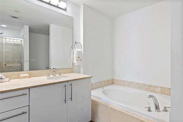 3330 NE 190th St 1715, Aventura, FL 33180