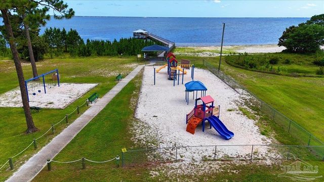 1863 Eagle Ln, Navarre, FL 32566