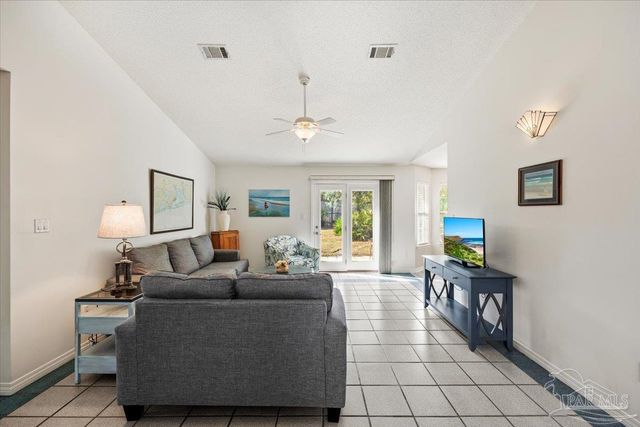 1863 Eagle Ln, Navarre, FL 32566