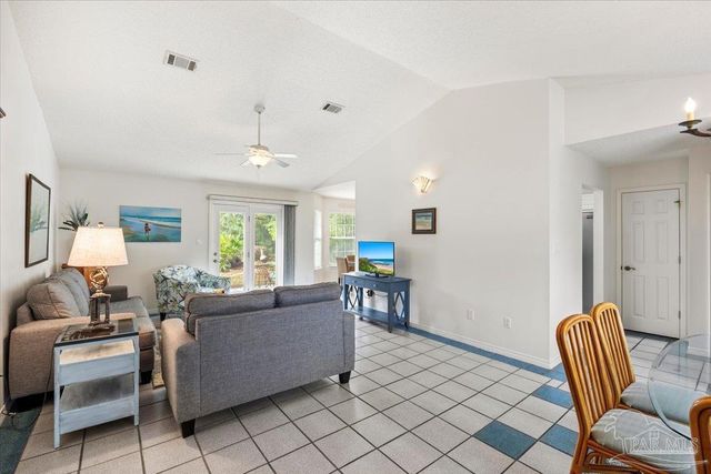 1863 Eagle Ln, Navarre, FL 32566