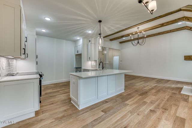2319 Cattlemans Trail, Jonesborough, TN 37659